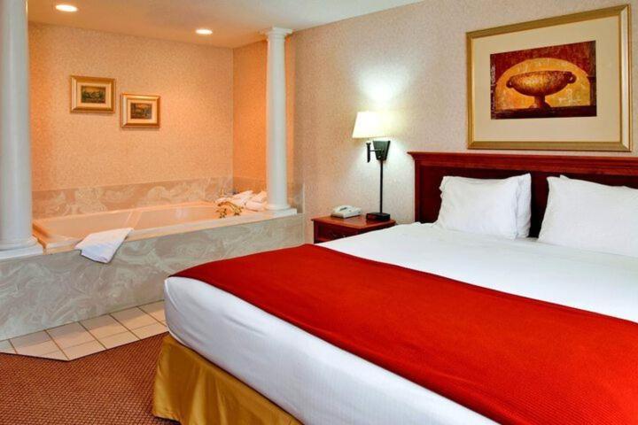 Seasons Inn & Suites Highland Zewnętrze zdjęcie