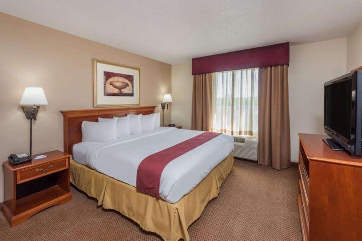 Seasons Inn & Suites Highland Zewnętrze zdjęcie