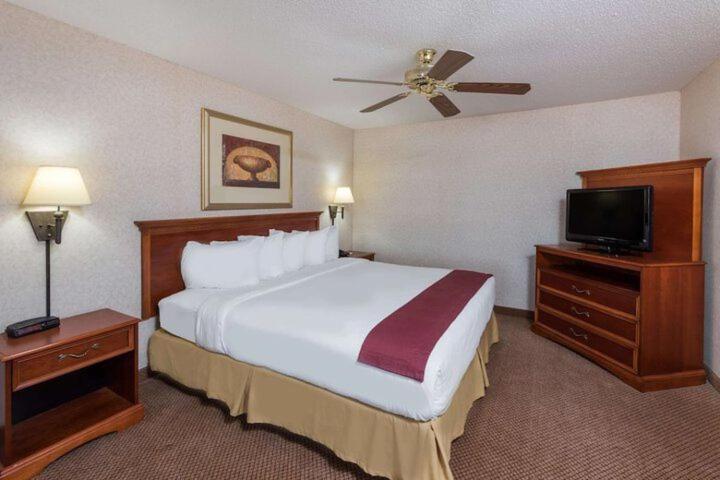 Seasons Inn & Suites Highland Zewnętrze zdjęcie