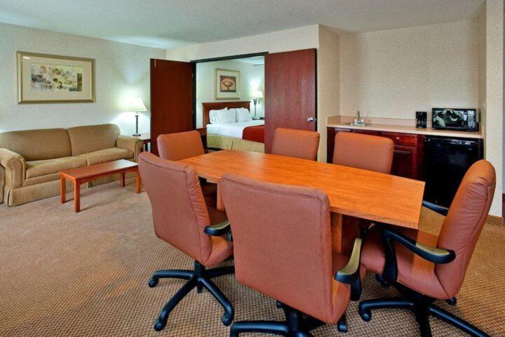 Seasons Inn & Suites Highland Zewnętrze zdjęcie
